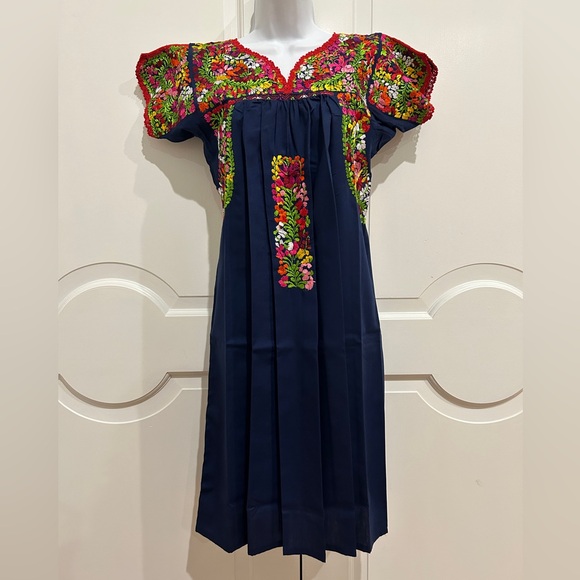 San Antonino Girl DressOaxaca Mexican dress.Hand Embroidered with Silk Threads.